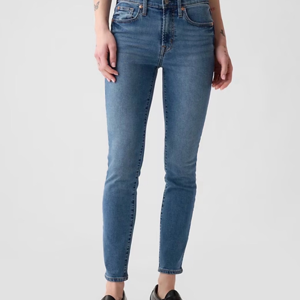Gap True Skinny Mid Rise Ankle Jean - Women’s Size 28 Long - Medium Wash